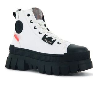 306. NEW SIZE 6.5 Palladium White and Black Ankle Boots with Chunky Sole